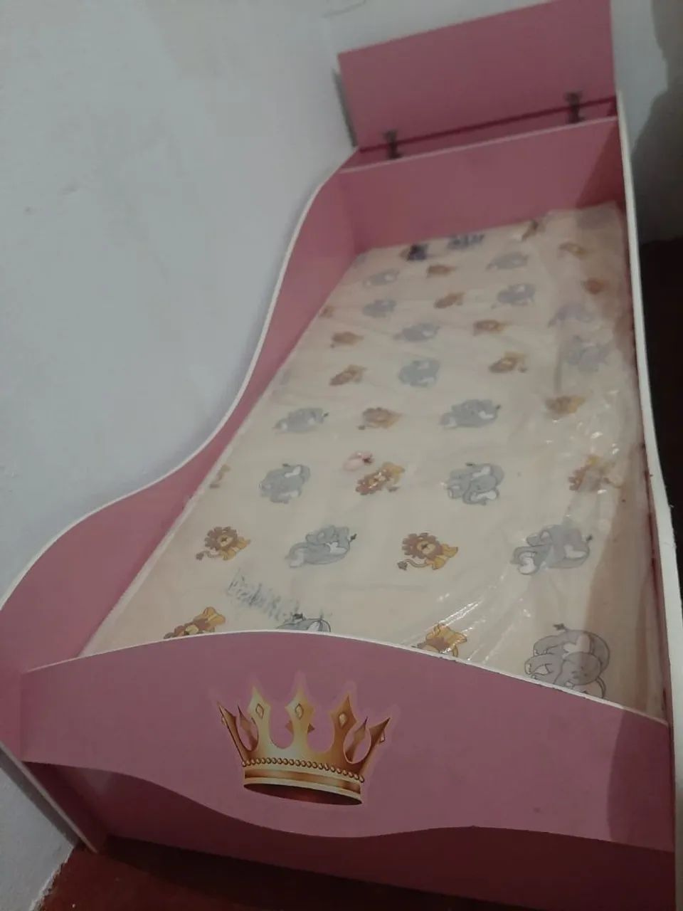 Cama infantil rosa com baú, 180 só a cama e com colchão 250 - Foto 4