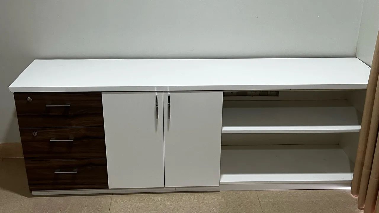 Móvel baixo com gavetas e armário 100% MDF