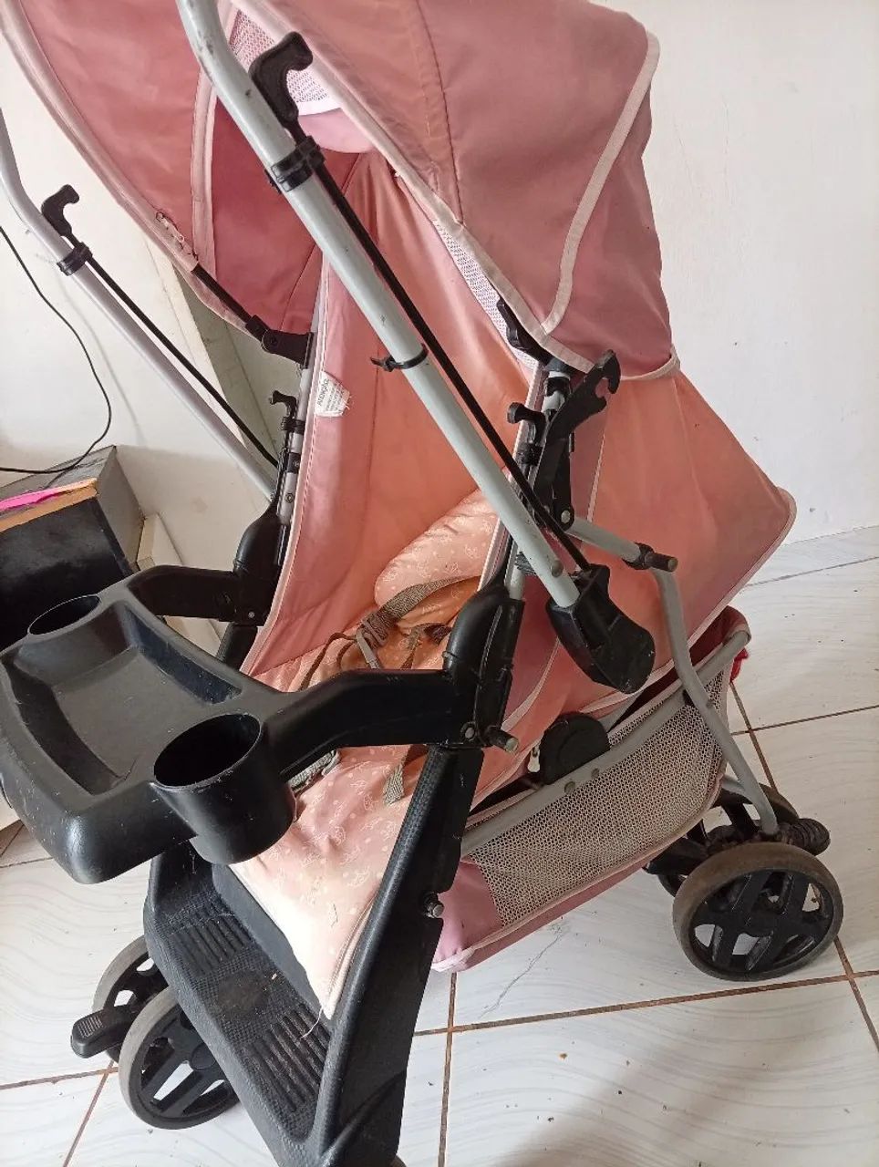 Vende-se esse carrinho super confortável tutti-baby - Foto 2
