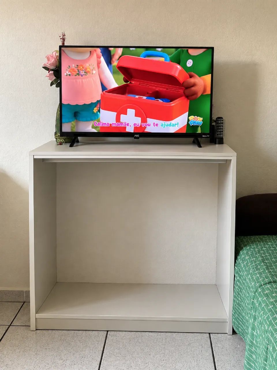  MESA COM CABIDEIRO 