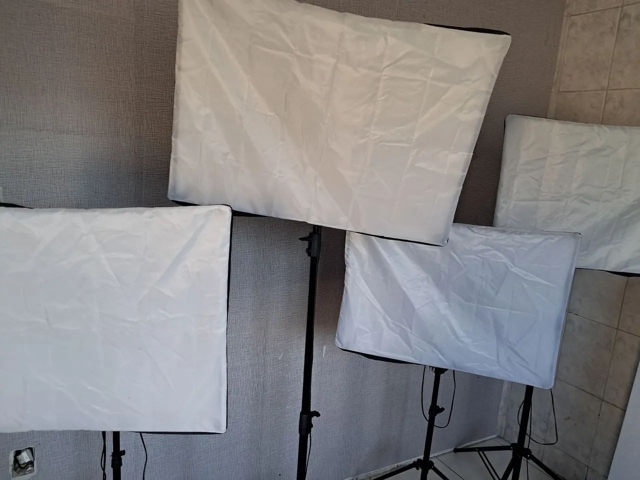 4 Luminárias kitsoftbox quadrado 50X70 + tripé de 2m.