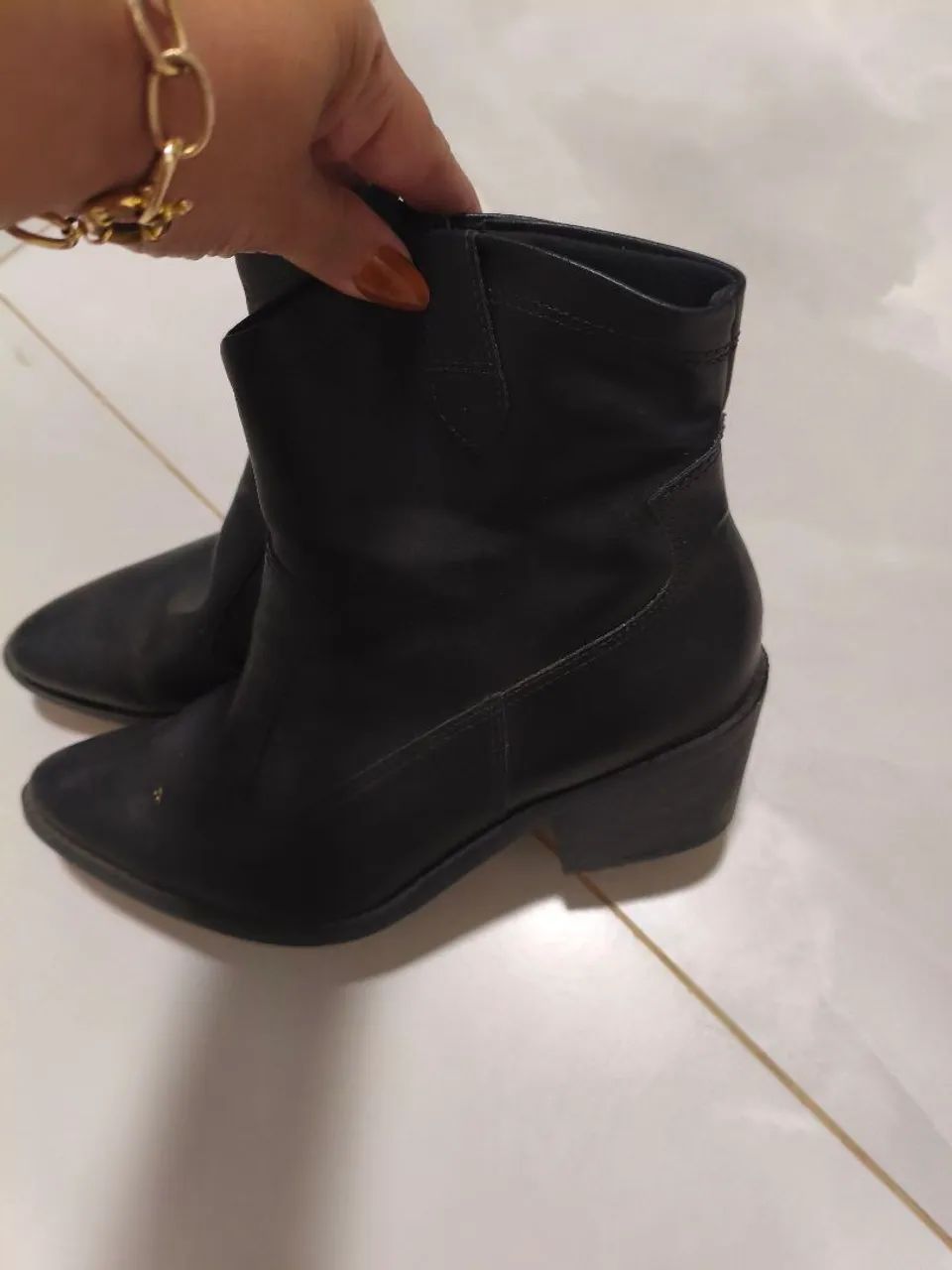 Vendo bota preta usei uma vez de couro  - Foto 5