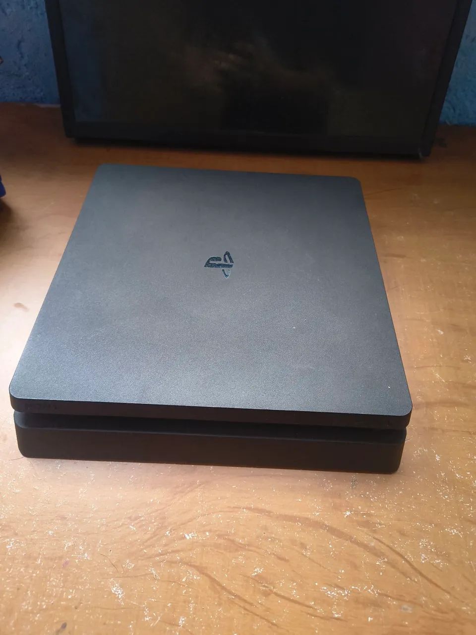 PS4 slim 1tb com 2 controles e 10 jogos 