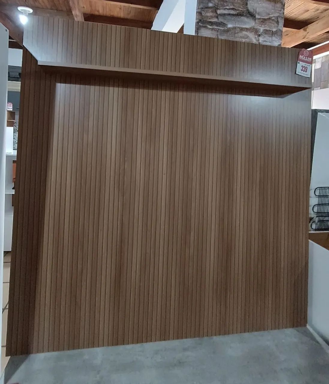 Painel adesivado ripado 
