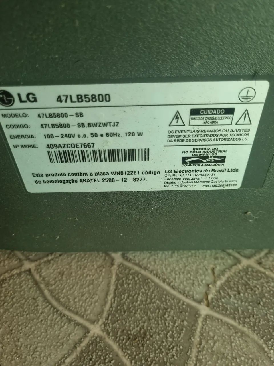 Tv para retirada de peça. 