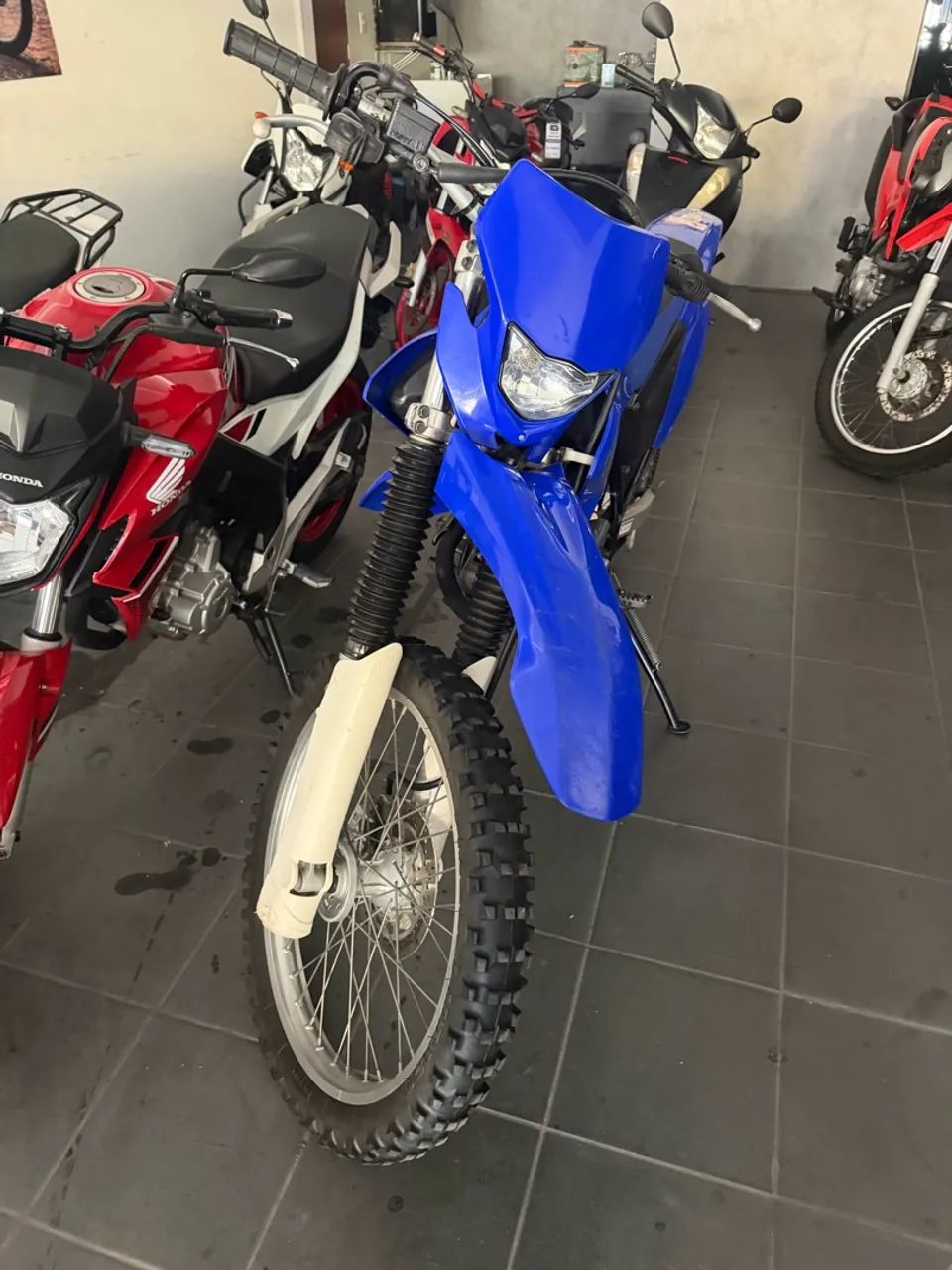 Yamaha TT-R 230 - Foto 2