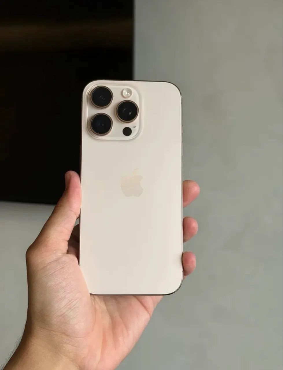 iPhone 16 Pro Desert Titanium  - Foto 2