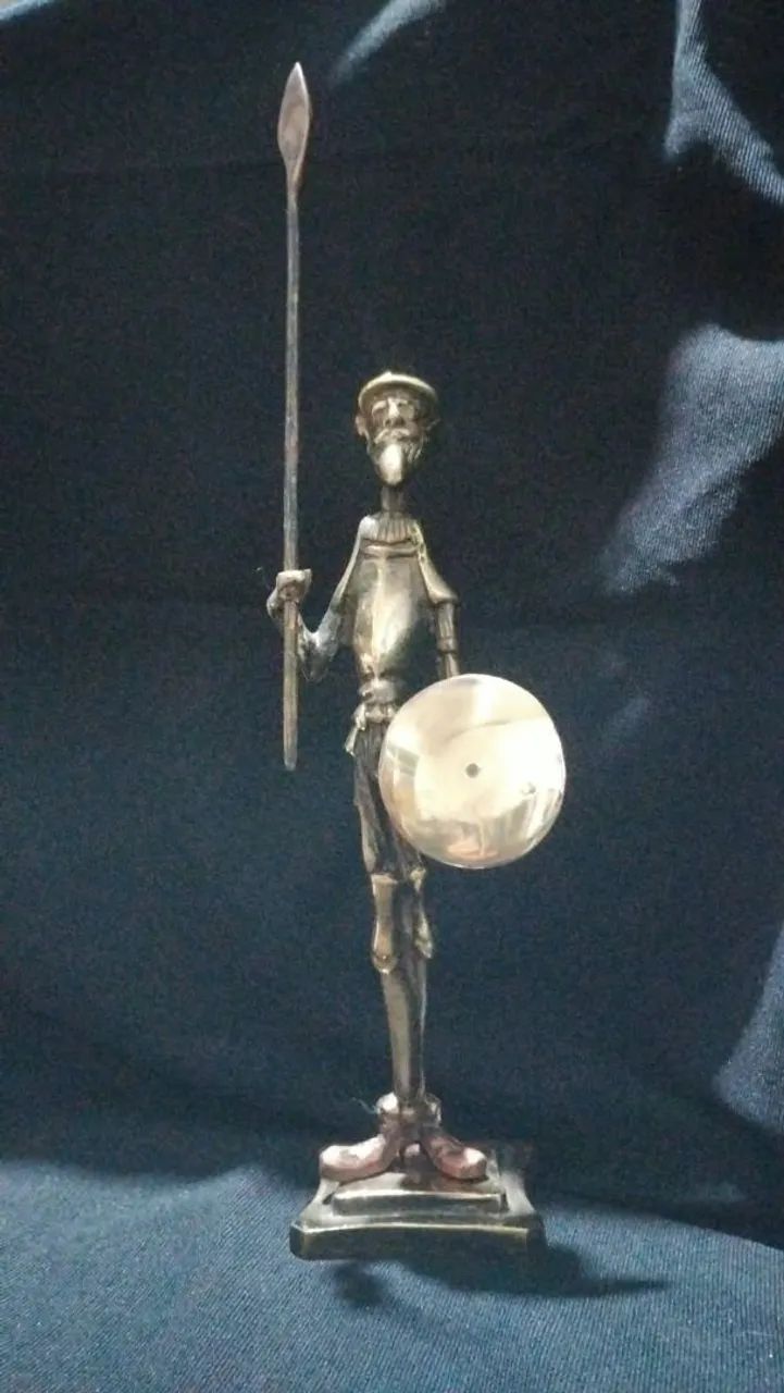 Dom Quixote em metal