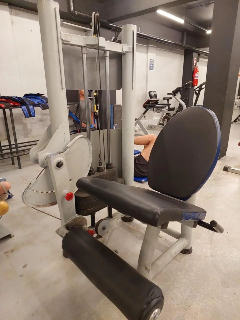 EQUIPAMENTO CADEIRA EXTENSORA 