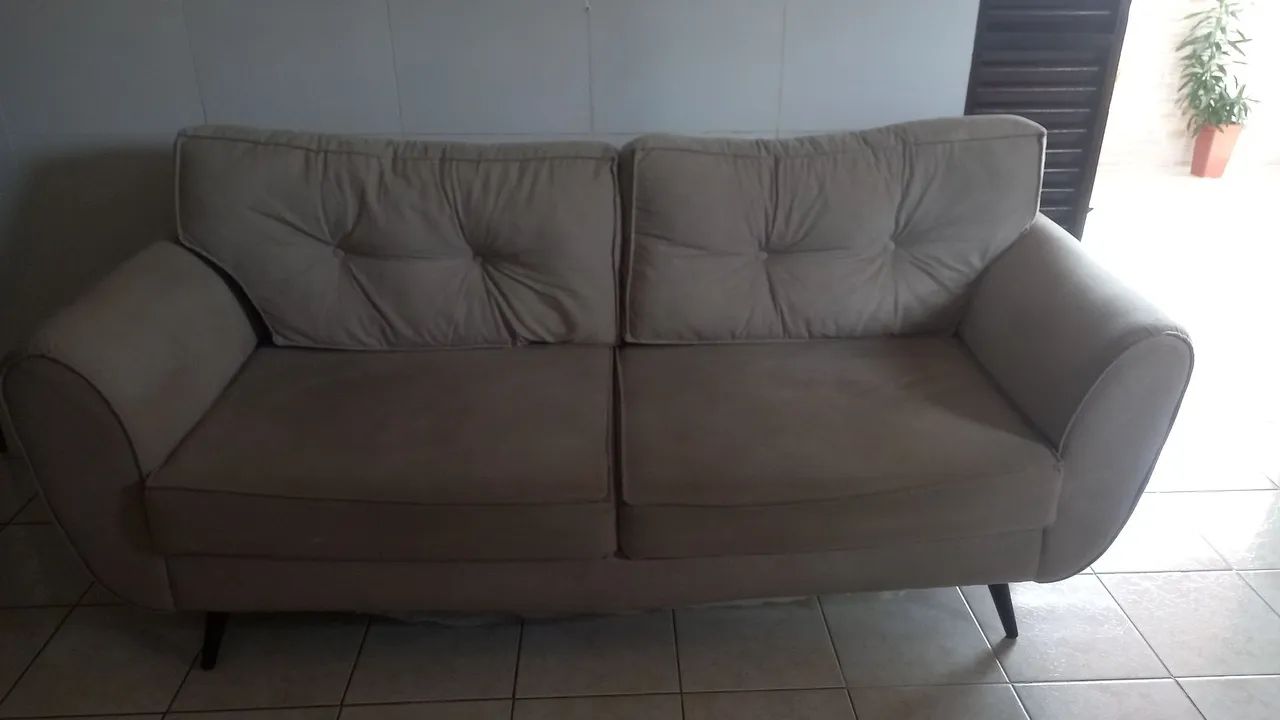 Vendo sofá  2.10m  contato *