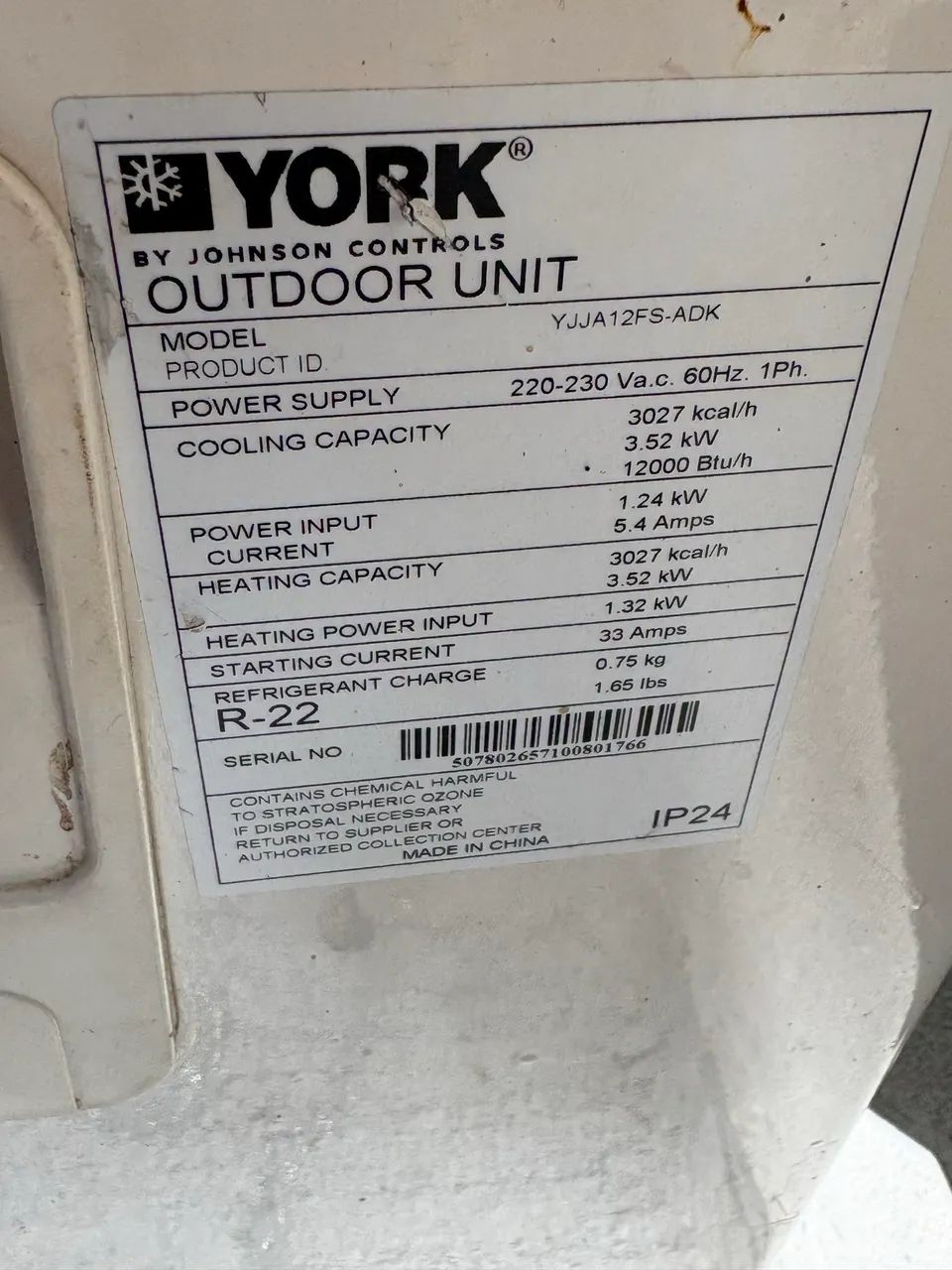 Ar condicionado York com defeito.