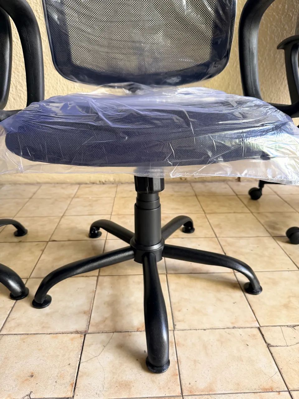Cadeira de escritório Diretor telada  - Foto 4