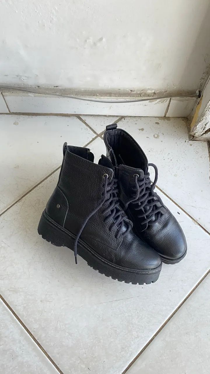Bota de couro preta n35 - Foto 2