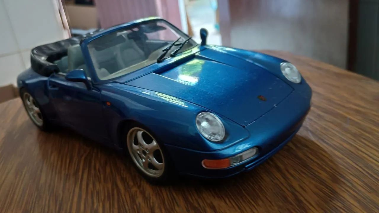 Porsche 911 Carrera cabriolet geração 933 1/18 Burago Italy Azul