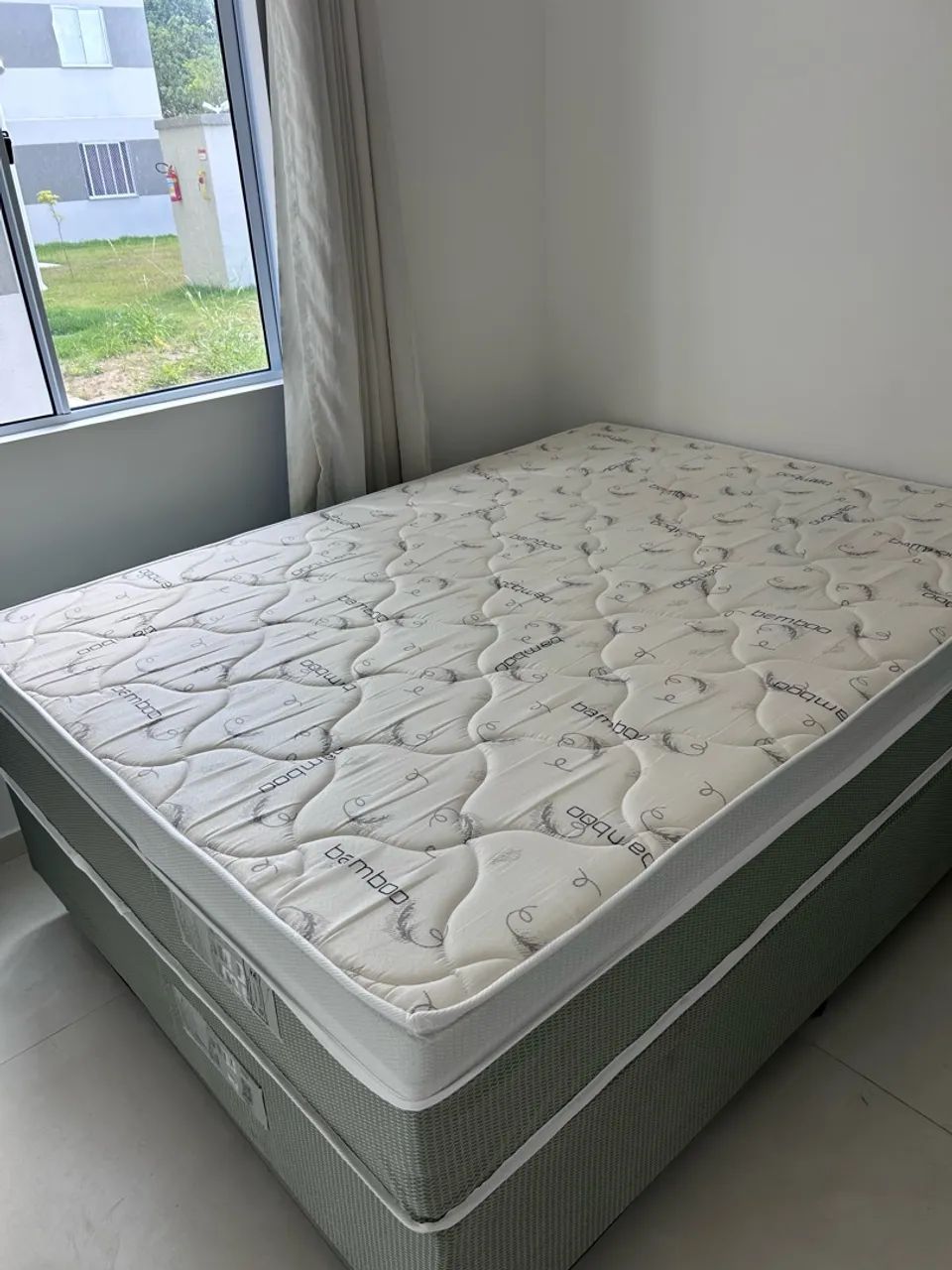 Vendo cama box de casal, base + colchão, nova!!!