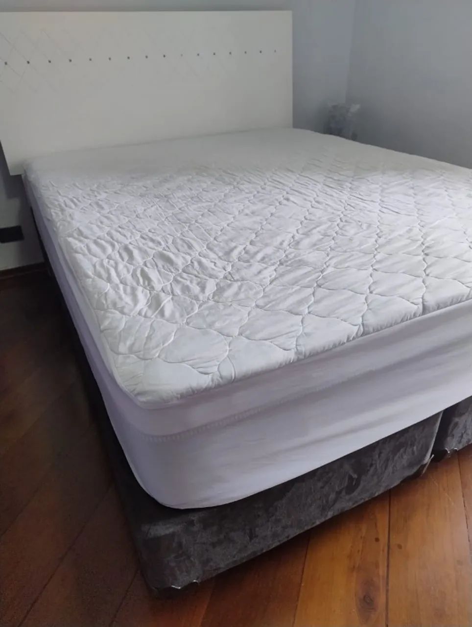 Cama Queen, cabeceira e colchão branca - Foto 3