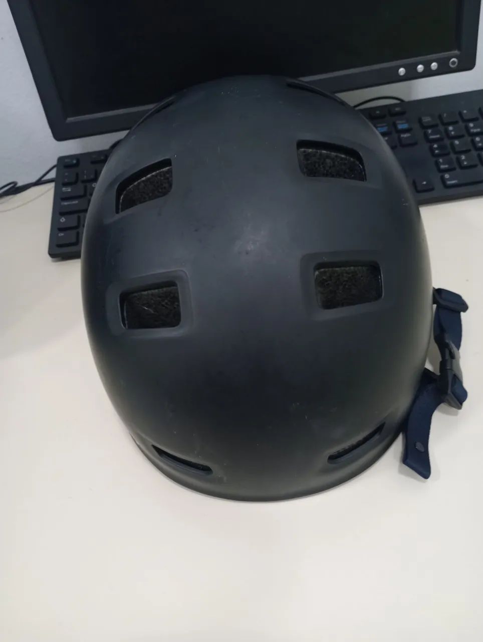 Capacete Skate, patins e bike semi novo metro Tatuapé  - Foto 2