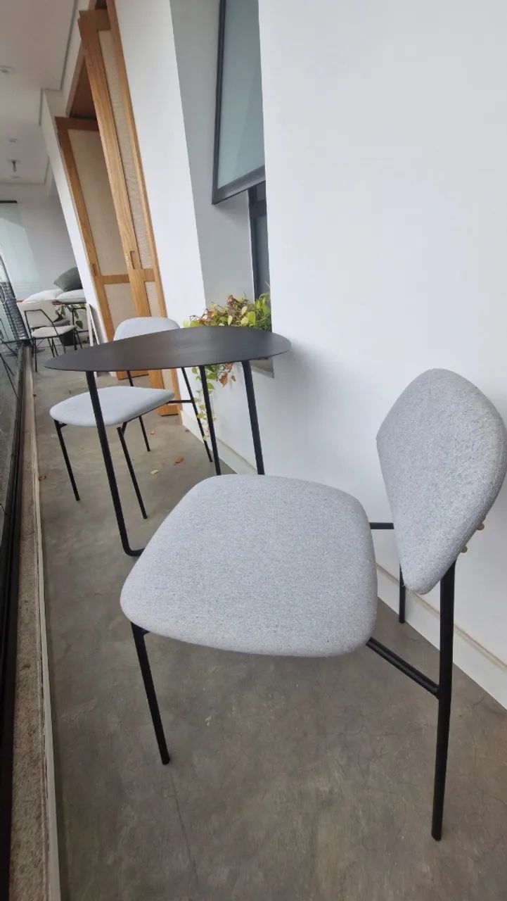 Cadeiras e mesa marca Cremme