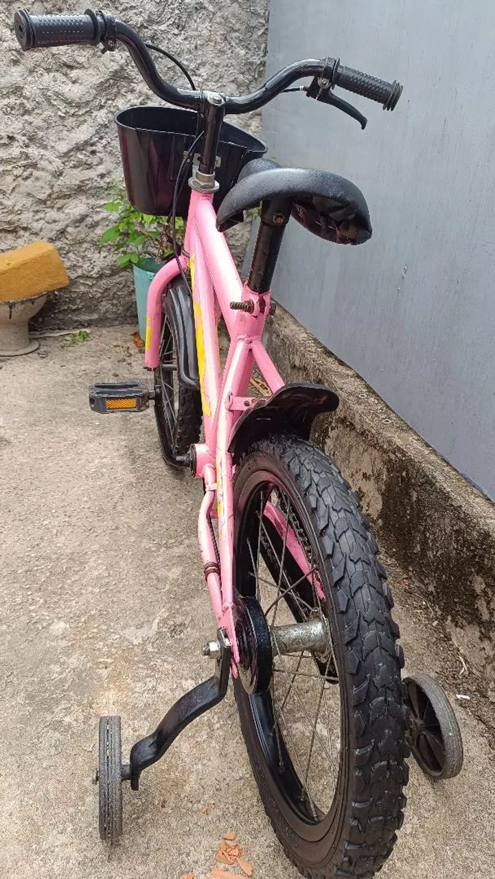 Bicicleta aro 16 semi nova com rodinhas - Foto 2
