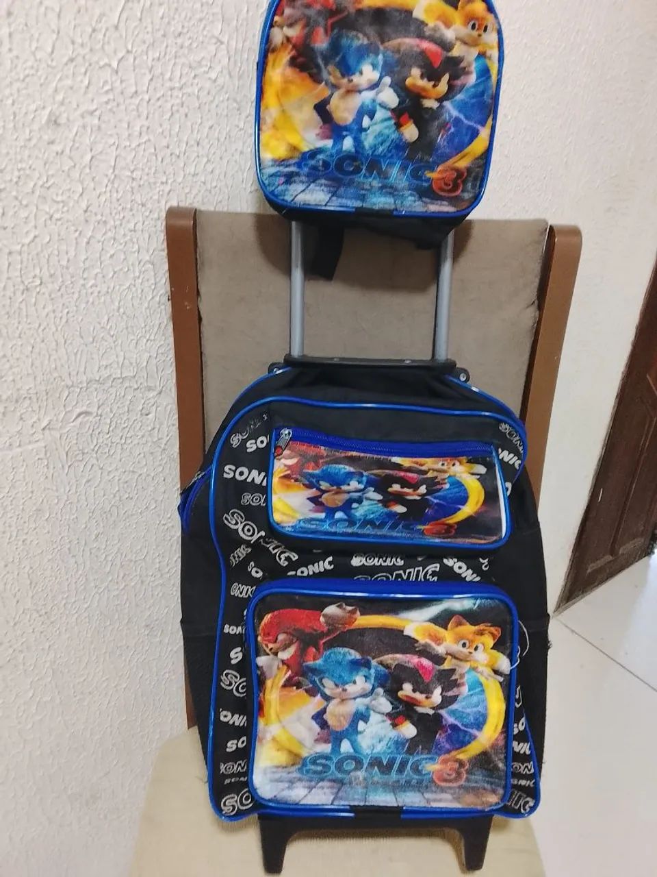 Muchila de rodinha do Sonic com merendeira