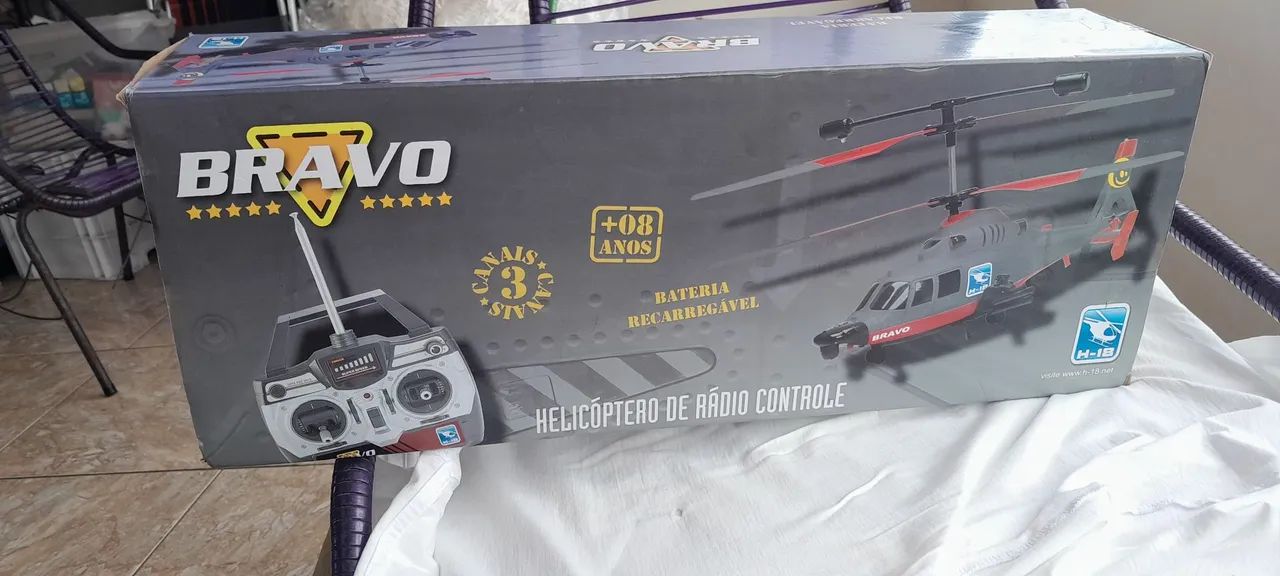 V/T UM  HELICÓPTERO com rádio controle , semi novo , bateria recarregável , semi novo .l  - Foto 5