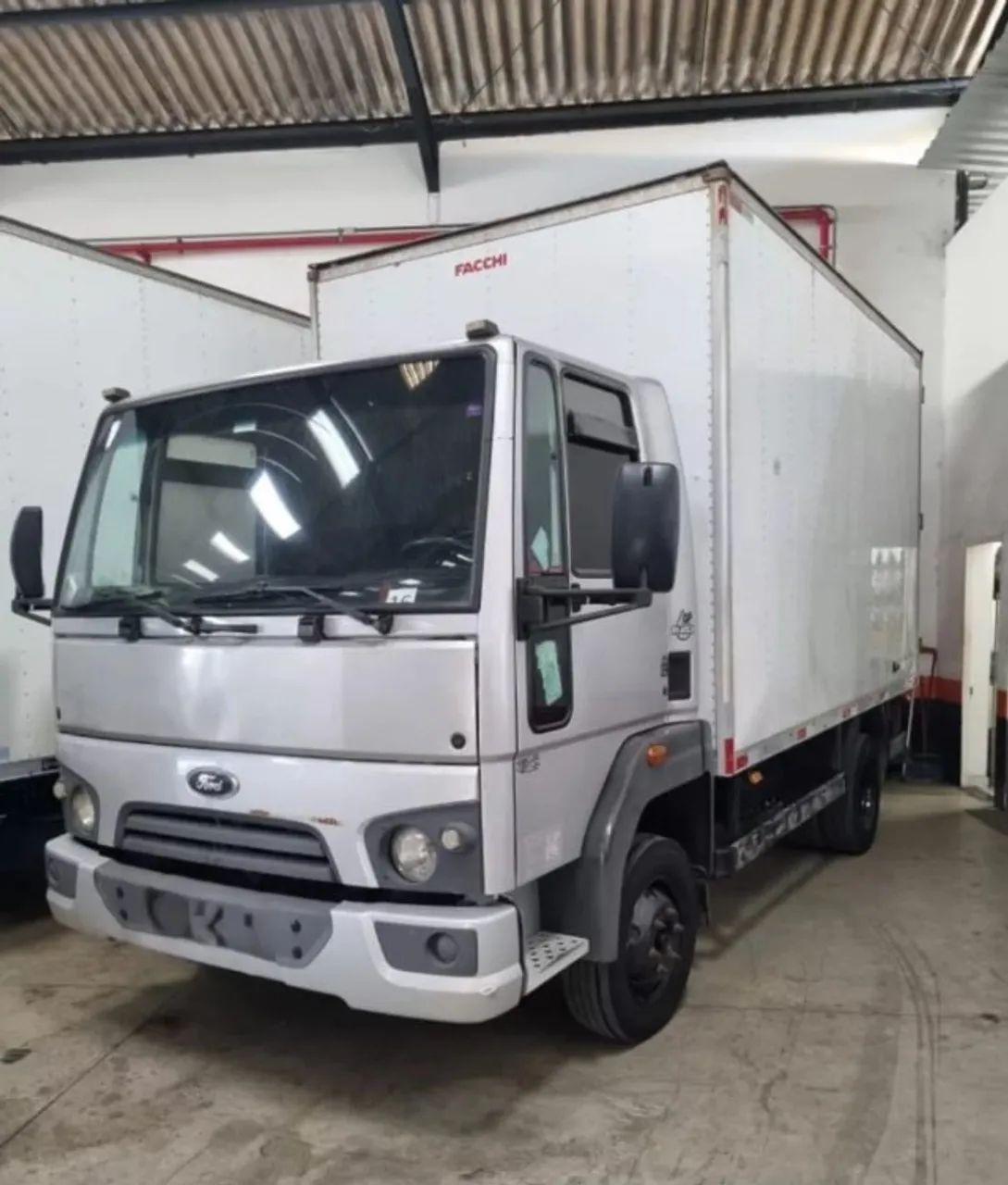 Ford Cargo 816 Bau 2016. - Foto 5