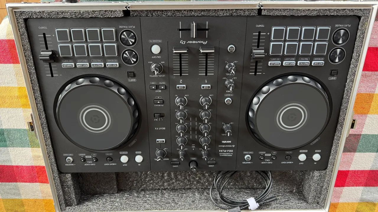 DDJ FLX4 com CASE - Foto 2