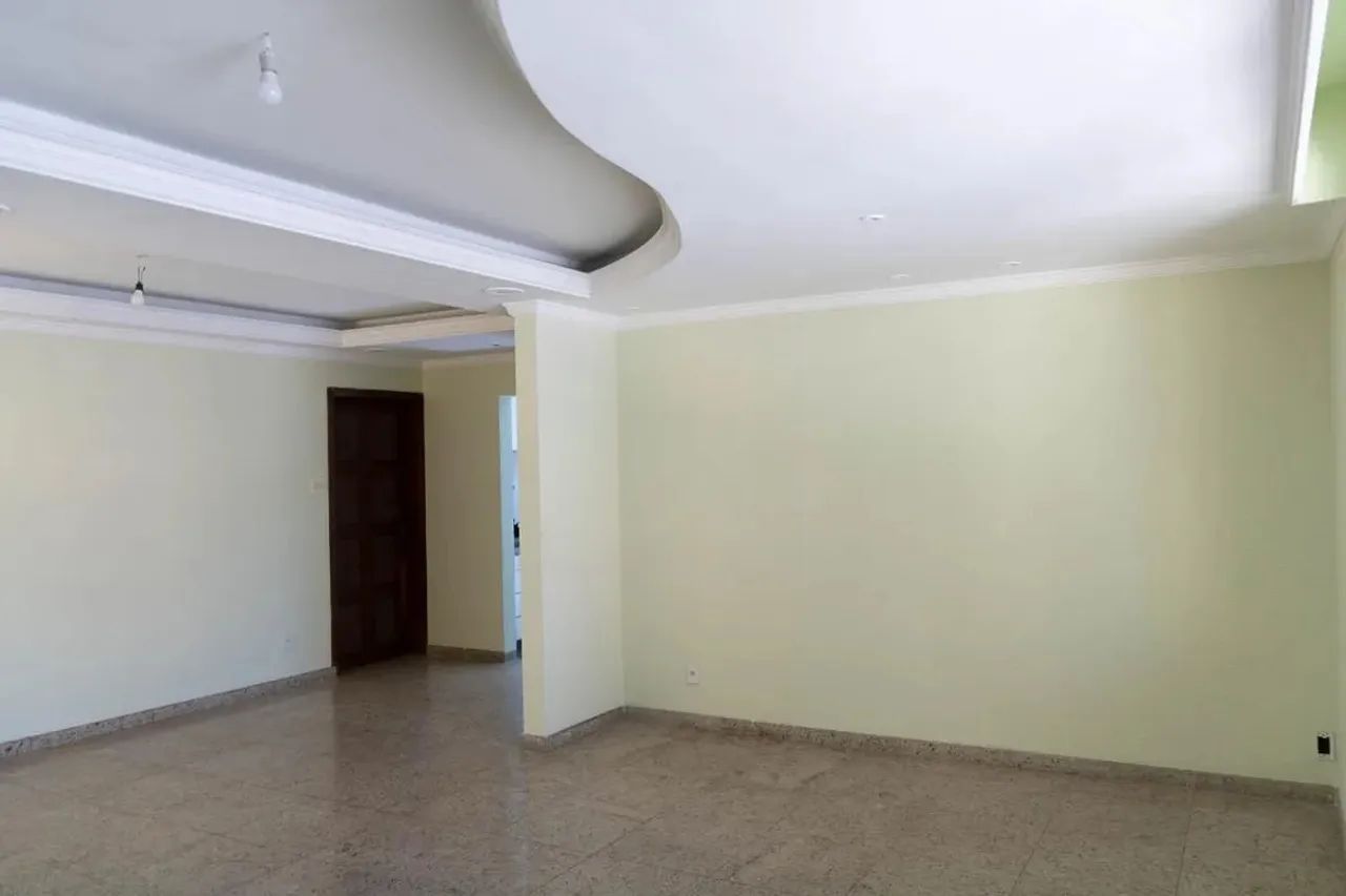 Casa à Venda - João Pinheiro, 4 Quartos, 155 m2
