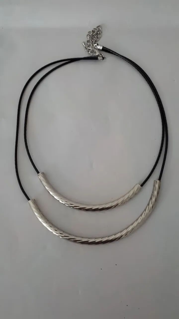 Colar Cordão Duplo Pendante Em Metal Prateado - Foto 5