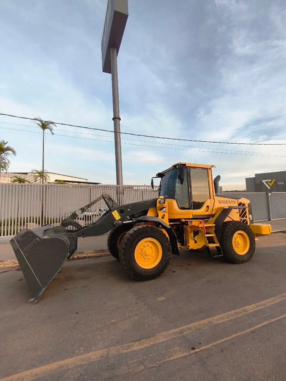 Pá carregadeira volvo modelo L60 f 2020