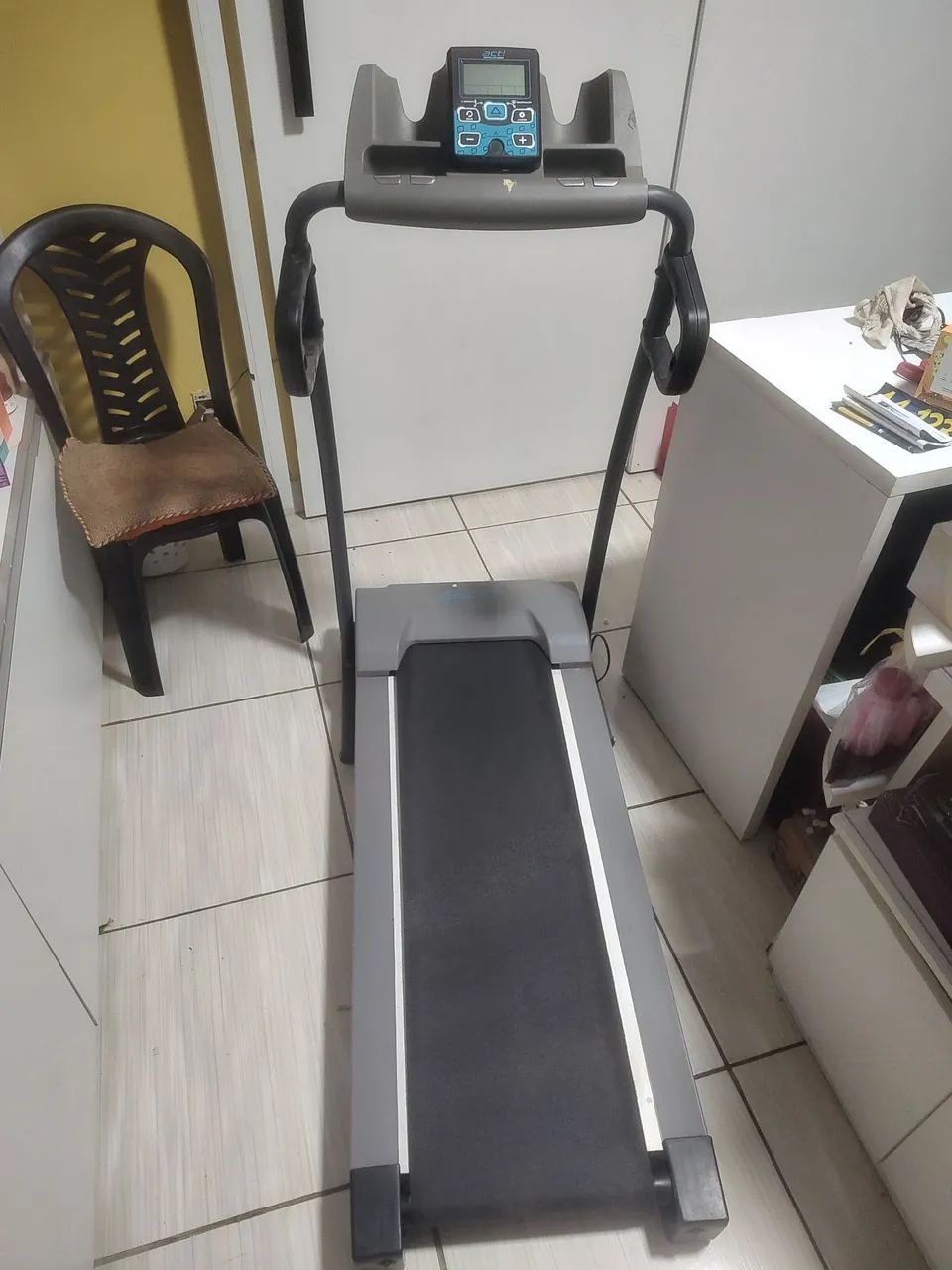 Desapega esteira, cômoda e nicho 