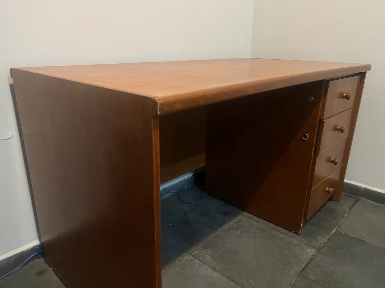 Mesa para escritório com 4 gavetas - Foto 3