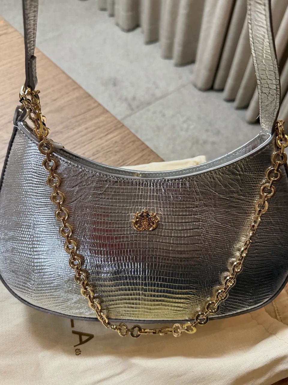 Bolsa Isla prata com dourado  - Foto 2