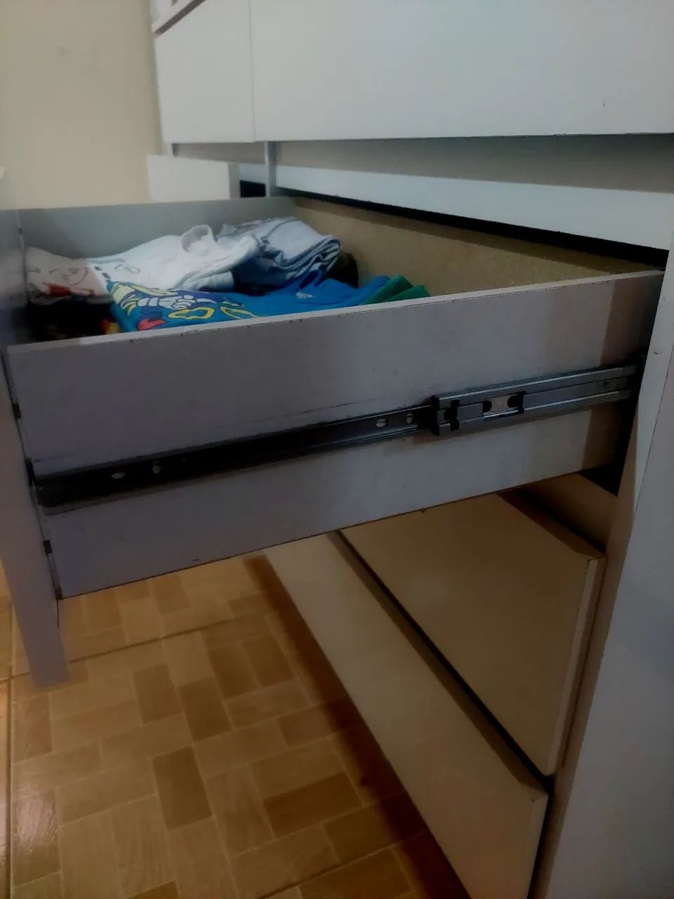 Comoda 8 gavetas Semi Nova - Foto 4
