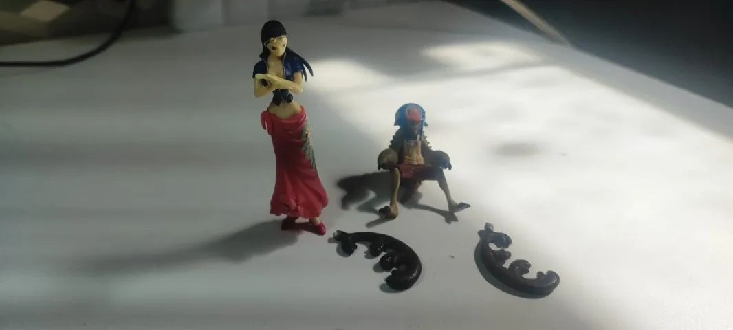 Miniaturas Nico Robin e Chopper One Piece Coleção Salvat - Base Quebrada