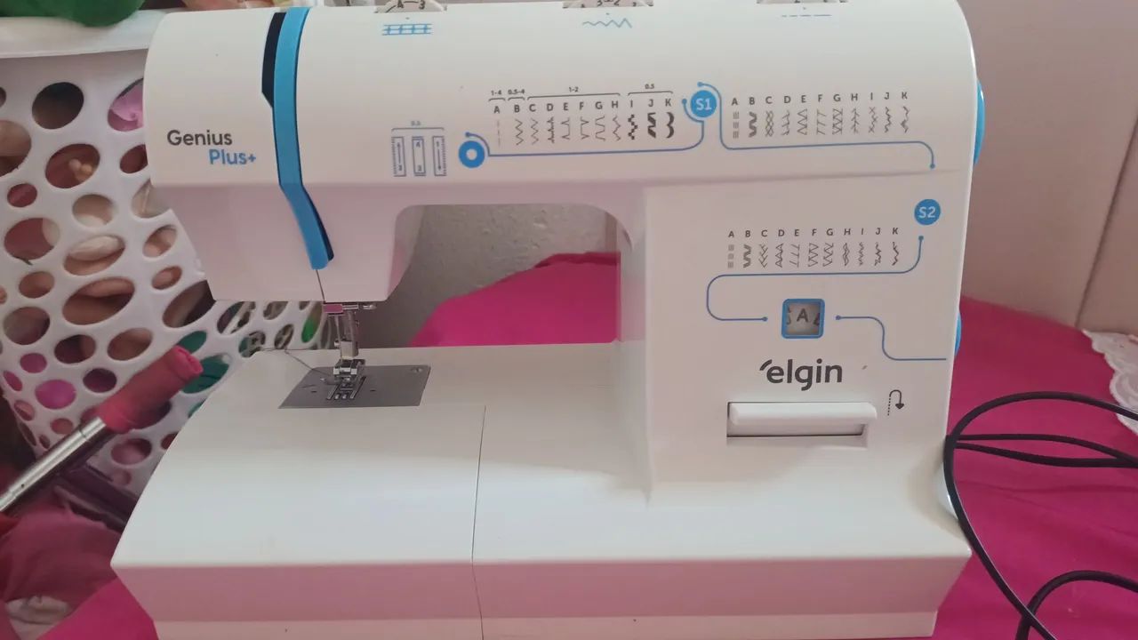 Máquina de costura nova 