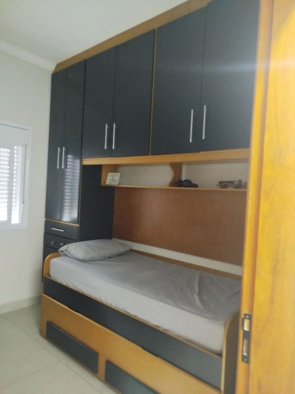Guarda roupa com bicama 