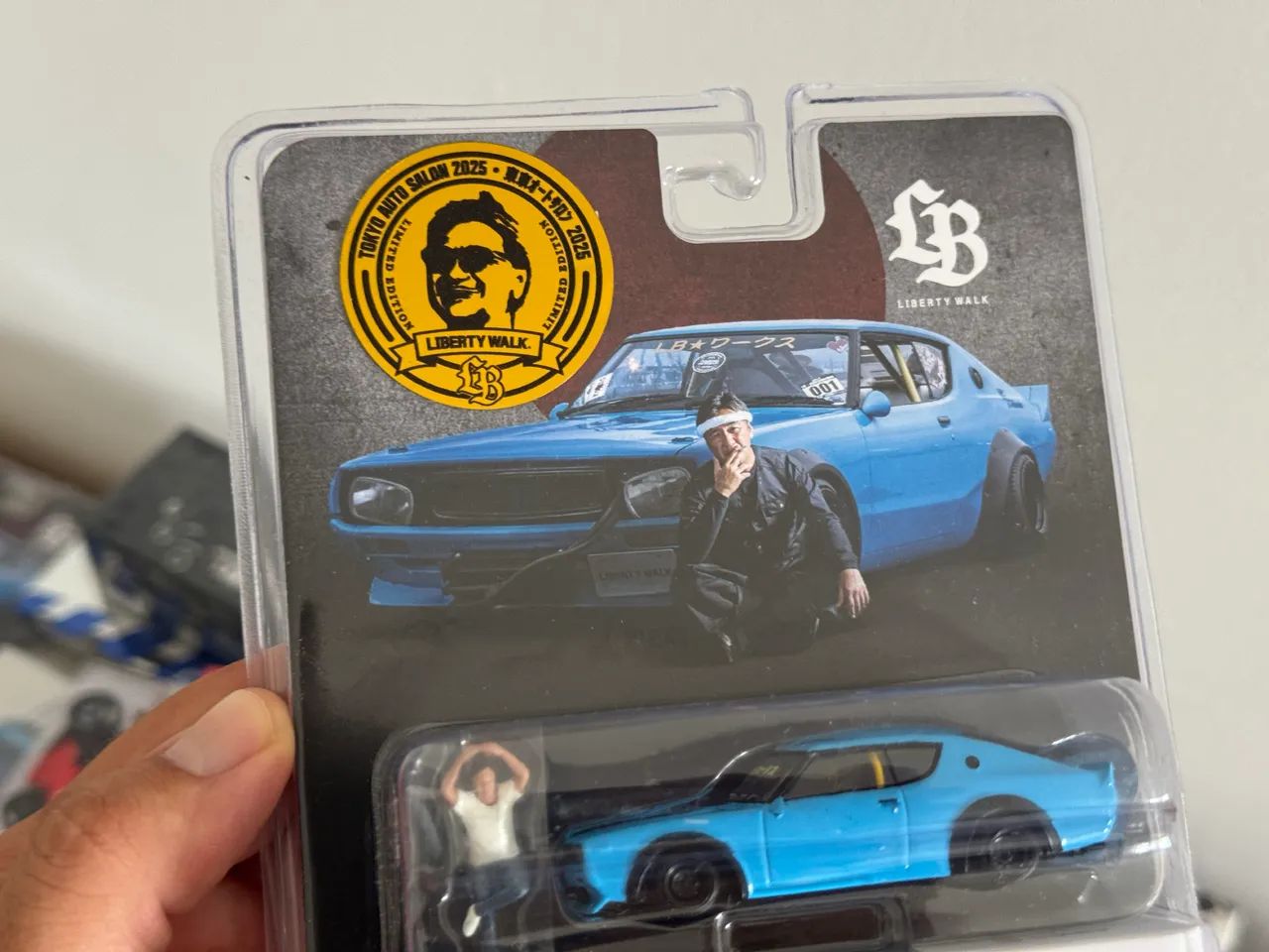 Mini GT 711 - Nissan Skyline Kenmeri Liberty Walk W/Kato Figure