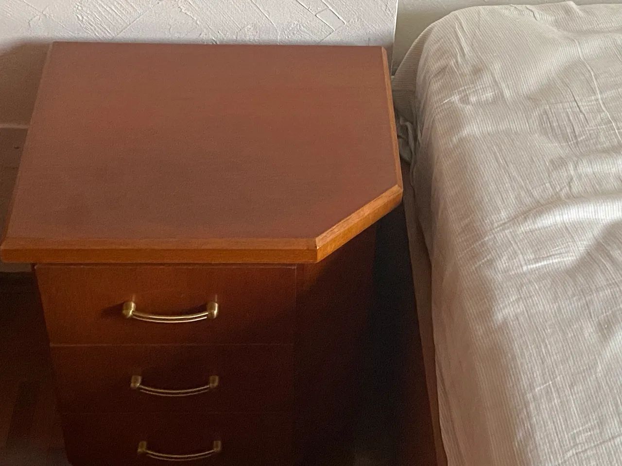 Cama de casal com 4 gavetões, colchão e 2 criados - Foto 3