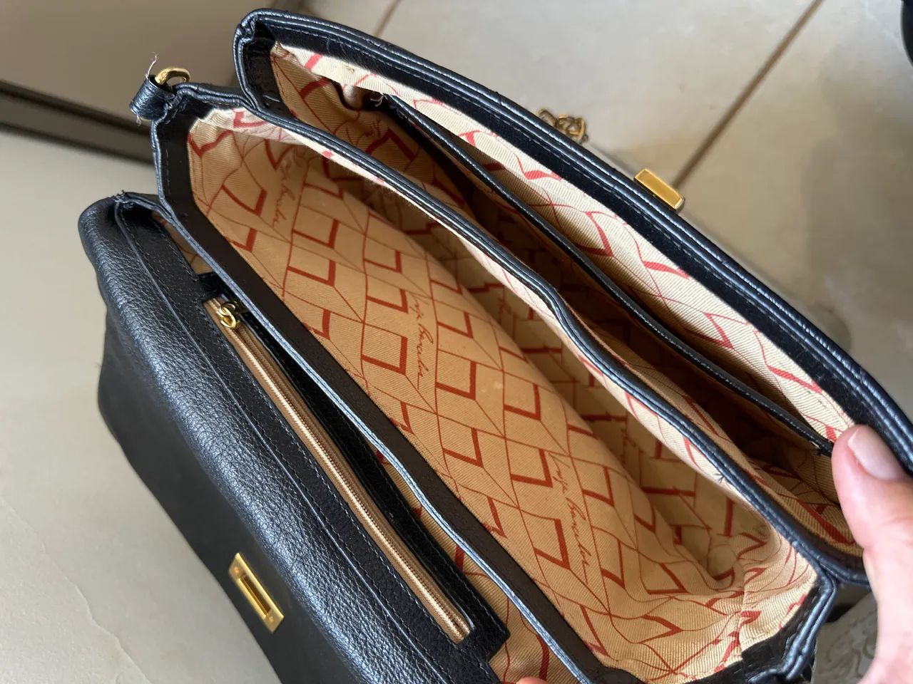 BOLSA EM COURO PRETO E ALÇA DE CORRENTE MÉDIA - Foto 3