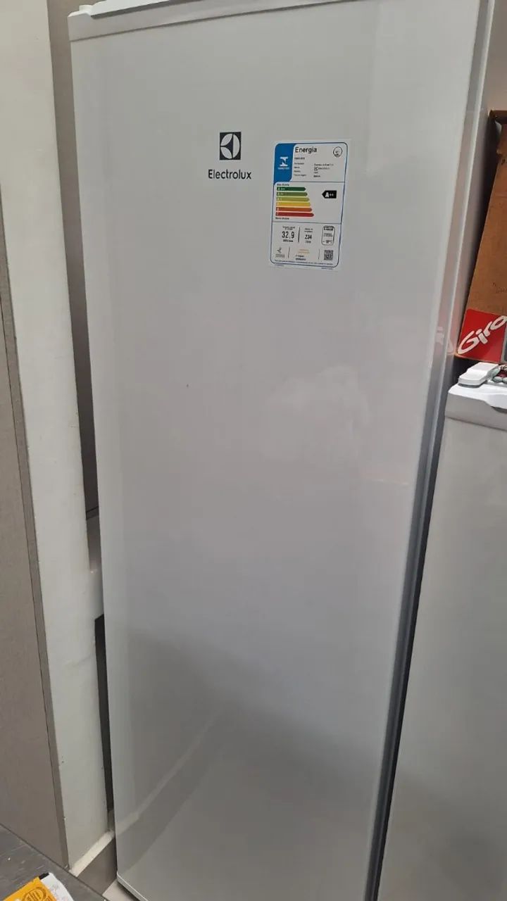 Freezer vertical Electrolux 234l 110V - Foto 2