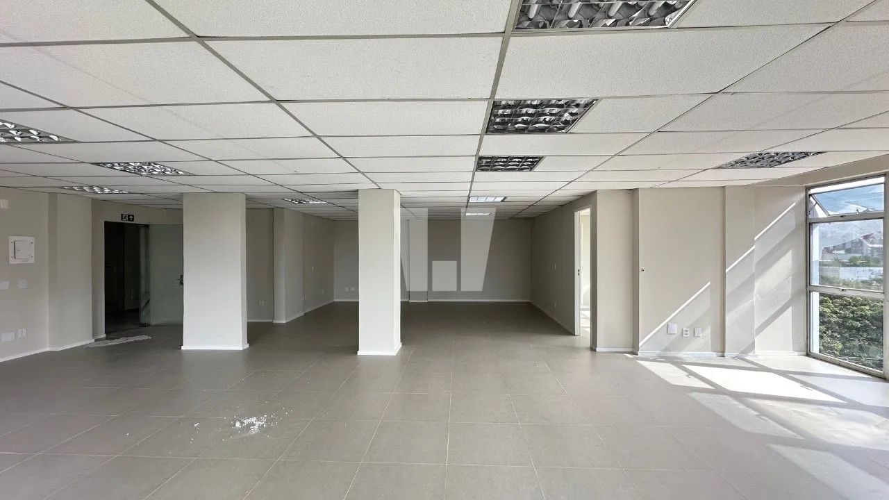 Sala ampla na melhor localização da Savassi