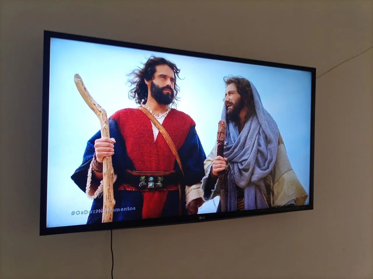 TV LG 43 polegadas troco por iPhone, geladeira ou freezer  - Foto 2