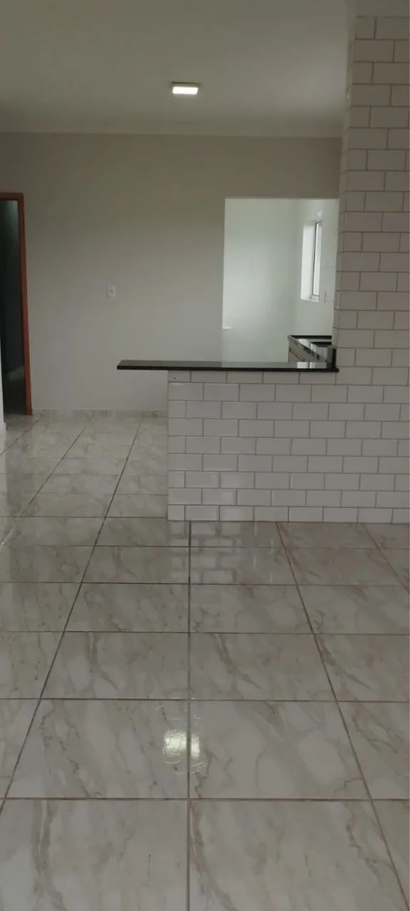 Vende-se / aluga-se apartamento grande com suíte - Foto 4