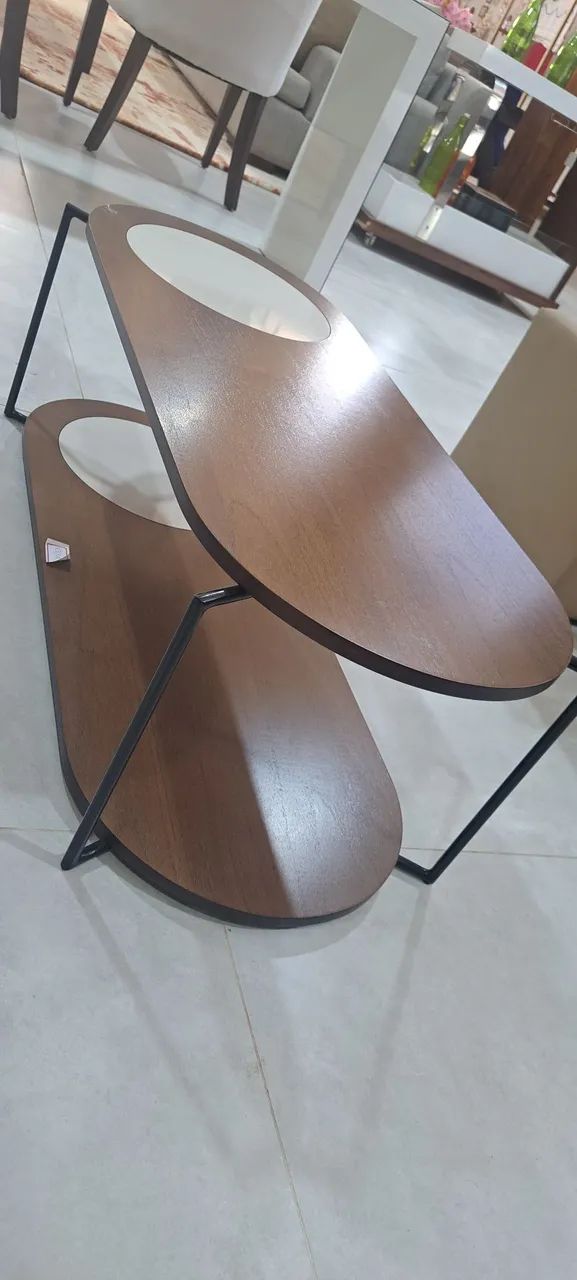 Vendo mesa de centro em madeira