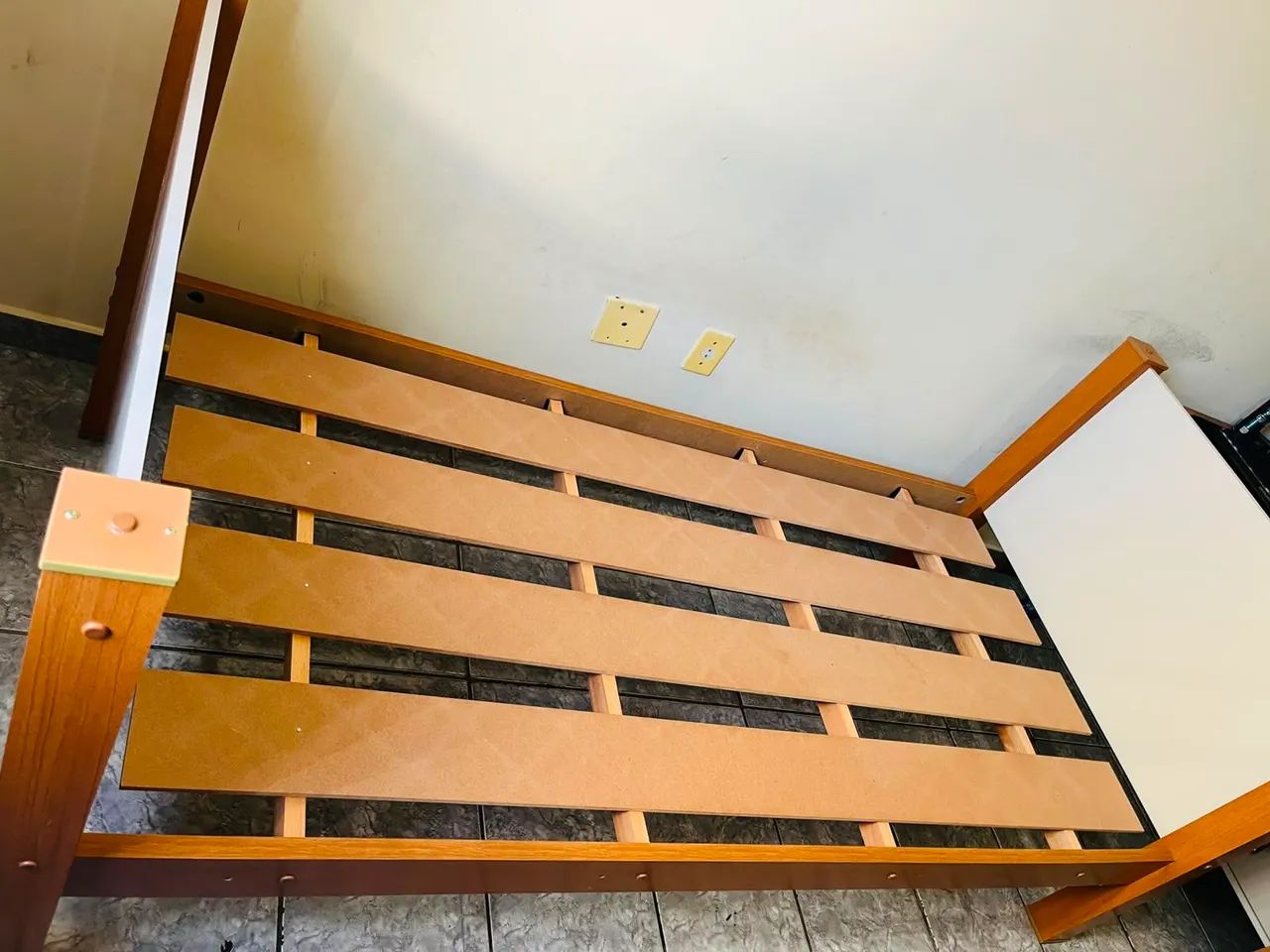 Vende-se cama solteiro nova