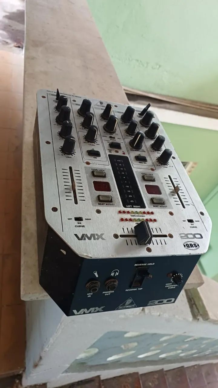 MIXER BEHRINGER VMX 200