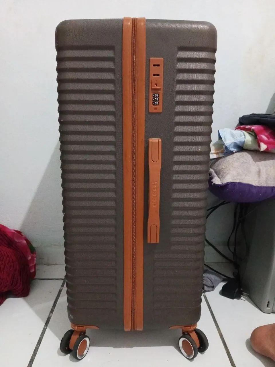 Vende-se Mala MERCOSUR impecável, Mala de Viagem com pneus Rotativosimpecável - Foto 2