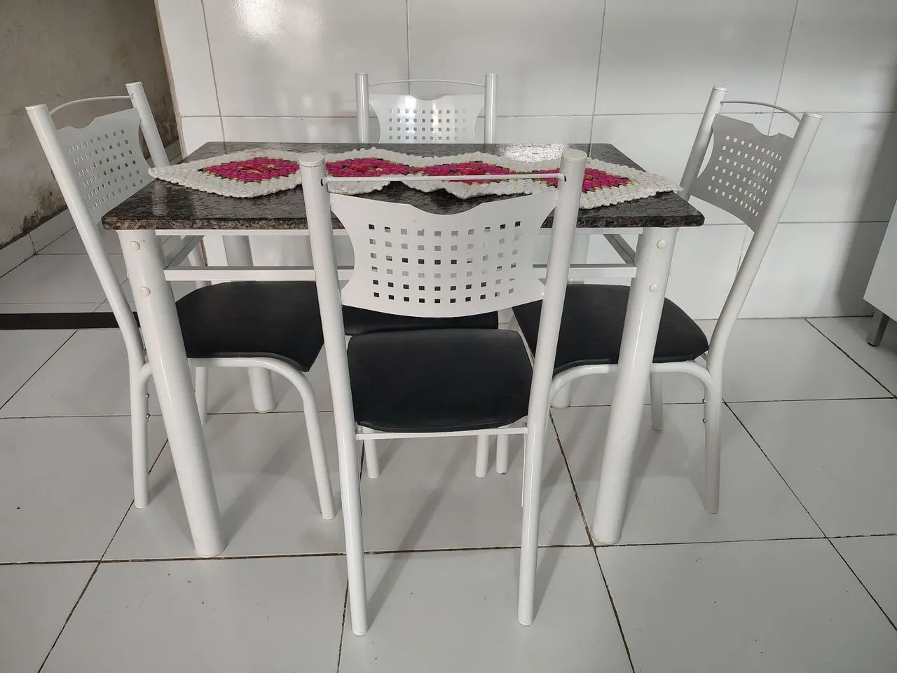 Mesa de Jantar 4 Cadeiras Retangular Aço Tampo Granito Poeme Ciplafe - Foto 2