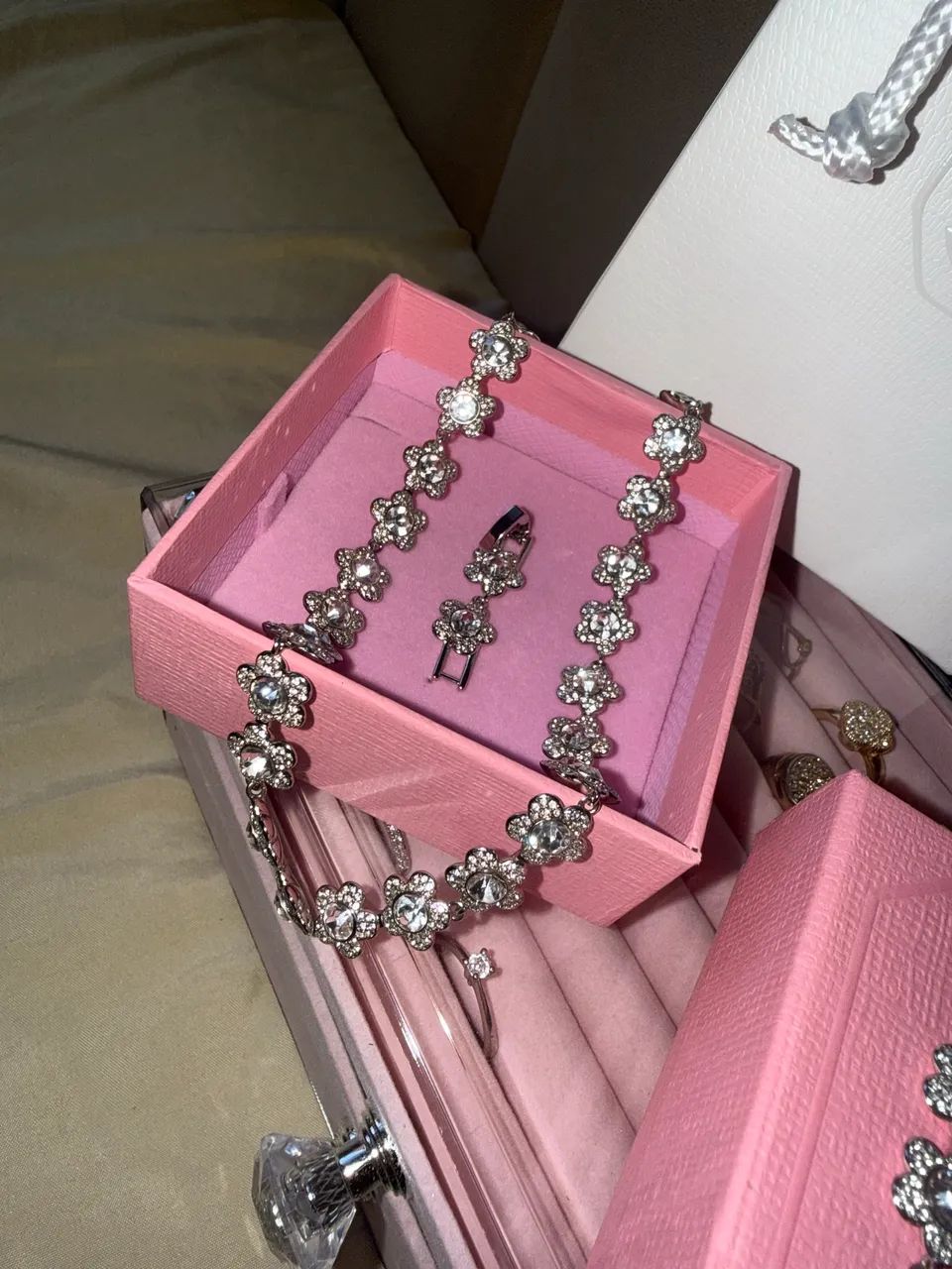 Conjunto ariana grande swarovski flor  - Foto 3